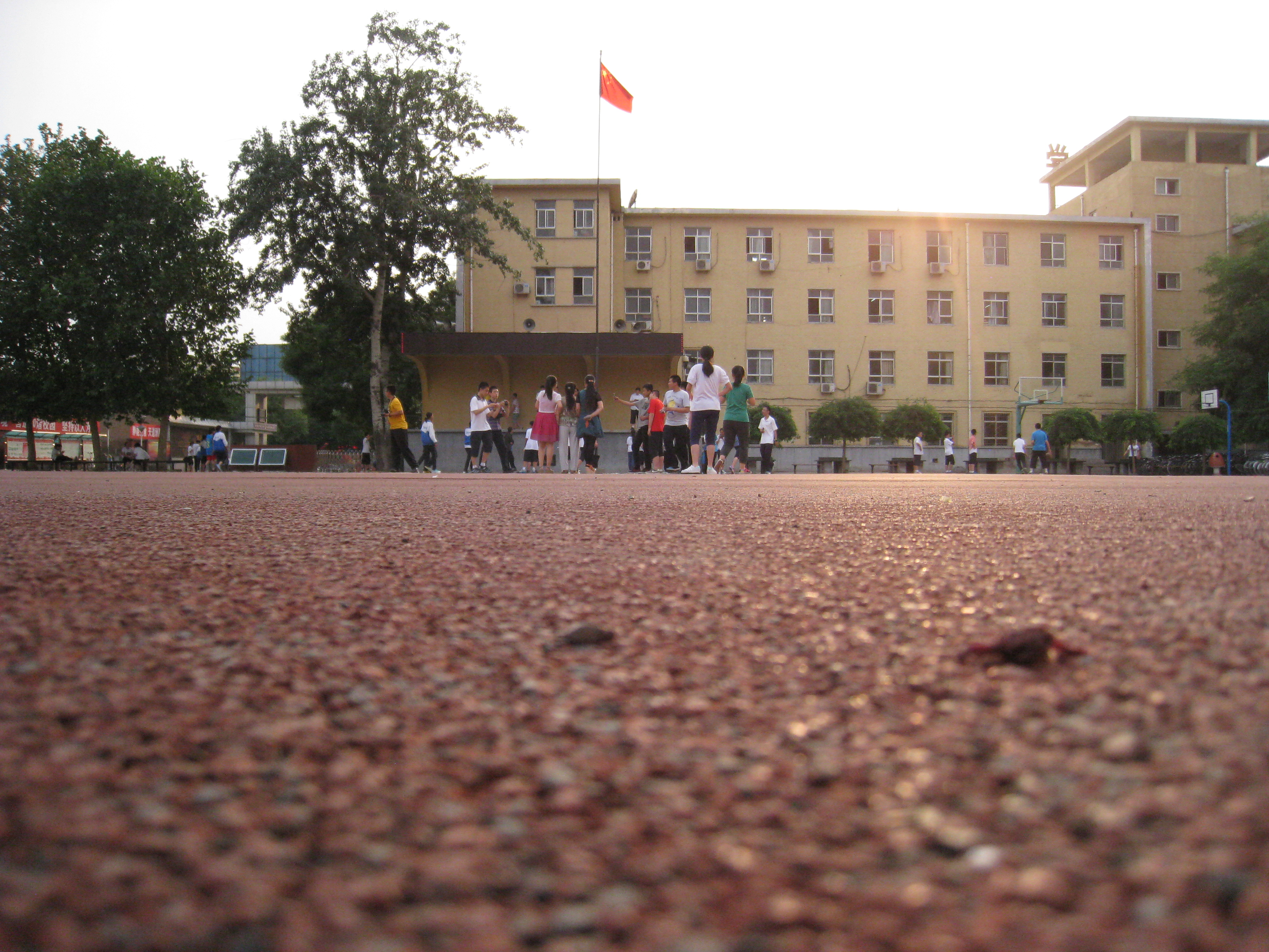 保定市乐凯中学