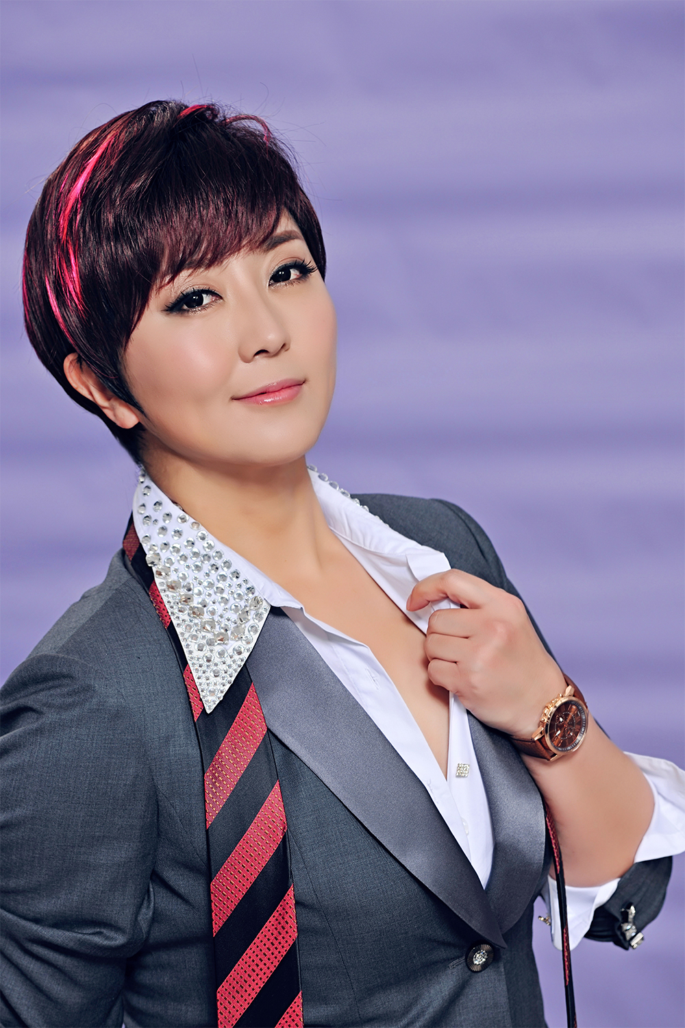  p>格格,原名蒙克其其格,8月1日出生于内蒙古自治区赤峰市克什克腾旗