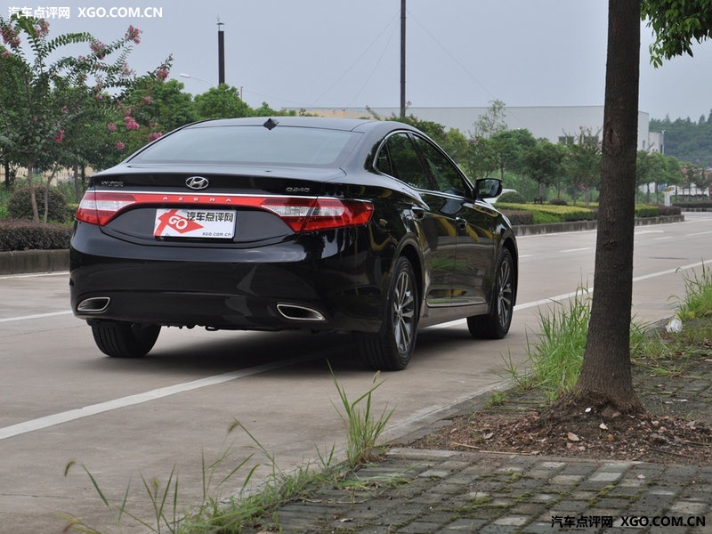  p>雅尊是韩国现代公司推出的前轮驱动模式高级轿车,从1986年开始生产