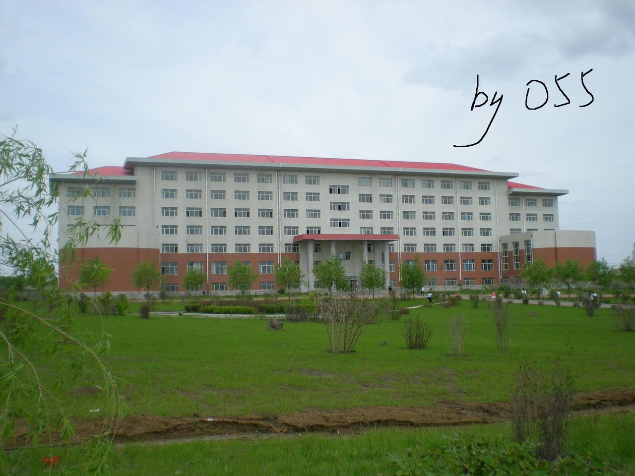  p>双鸭山市田家炳中学成立于2004年5月14日,是 a>双鸭山 /a>市示范性