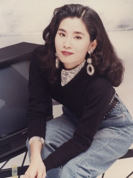  p>《不要皱着眉头看我》是由 a target="_blank" href="/item/叶欢