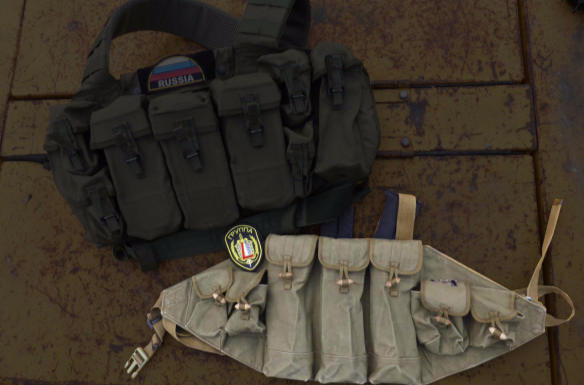  p>中国生产的一种胸挂袋用于携带弹匣,手榴弹和其他装备的胸挂式弹匣