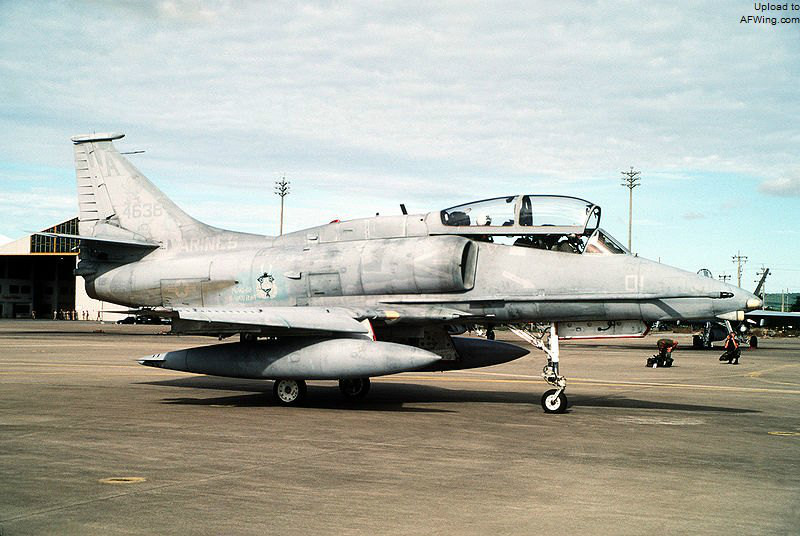  p>a-4攻击机(英语:douglas a-4 skyhawk,绰号:"天鹰"),是20世纪50