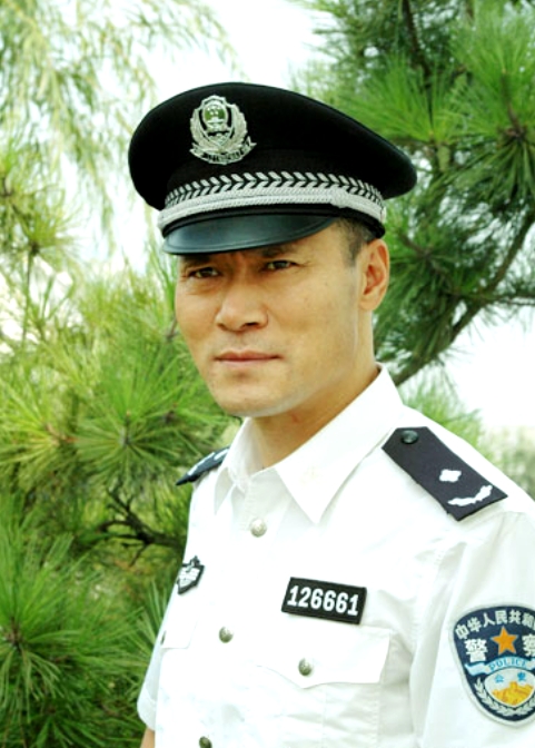 警中英雄