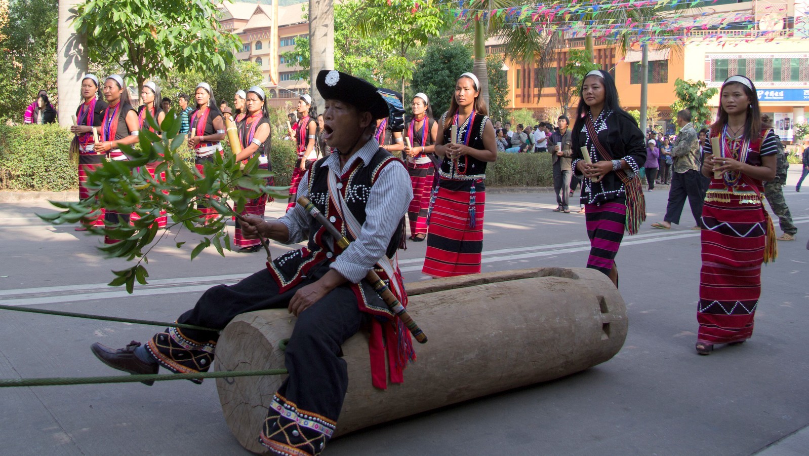  p> b>佤族 /b>,中国,缅甸的少数民族之一,民族语言为 a href="#"