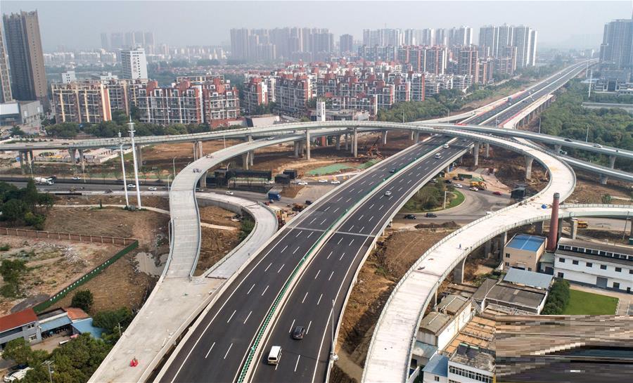 硚(口)孝(感)高速公路金山大道互通的立交桥