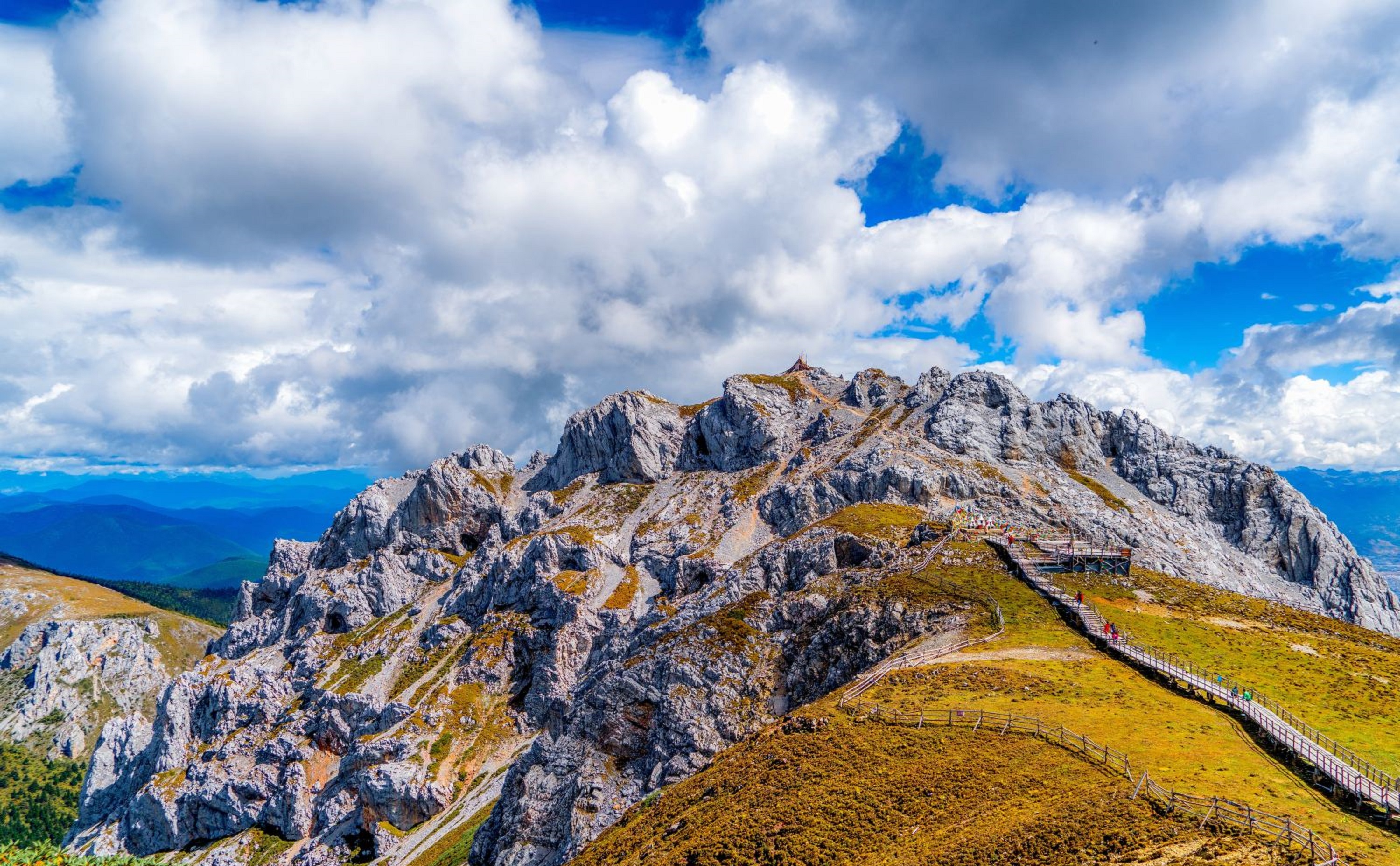 石卡雪山风景区