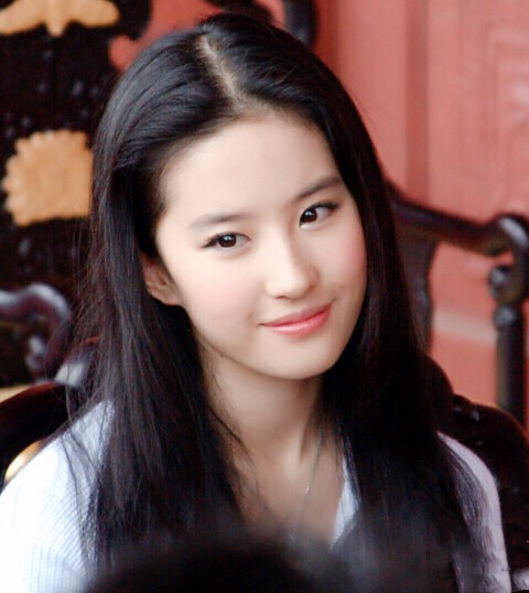  p>刘亦菲,1987年8月25日出生于湖北省武汉市,华语影视女演员,歌手