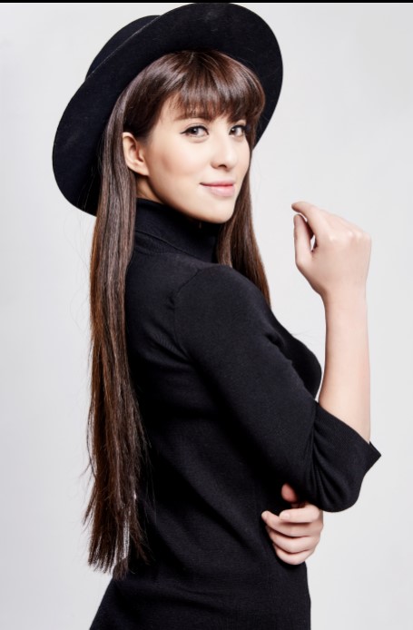  p>李邹珺(贝贝),1987年7月31日出生于湖北省武汉市,中国内地女歌手.