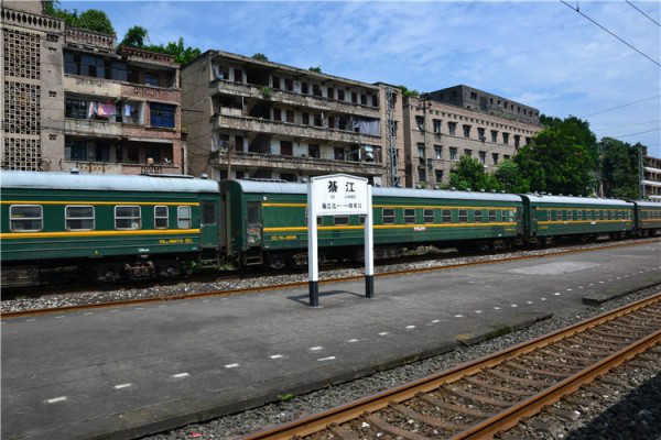  p>石门坎火车站是位于 a target="_blank" href="/item/重庆市