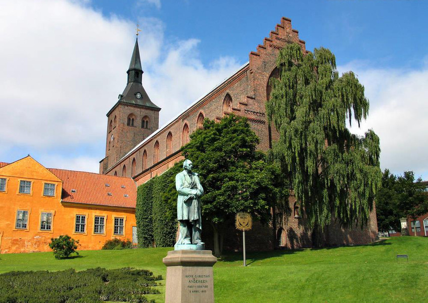  p>安徒生故居博物馆 (andersen hus) 位于欧登塞市区,建于1905年