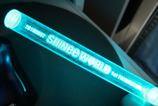 为shinee world的缩写,是 a target="_blank" href="/item/韩国