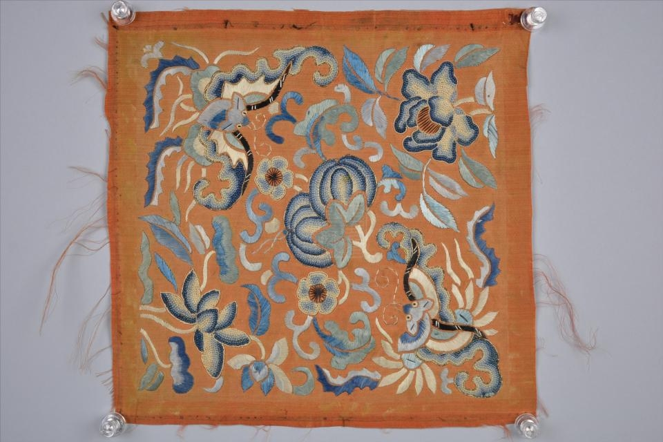 清黄缎打籽绣"福寿"纹片