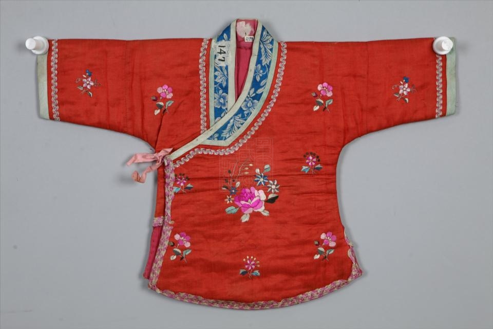 民国红缎绣花小棉袄
