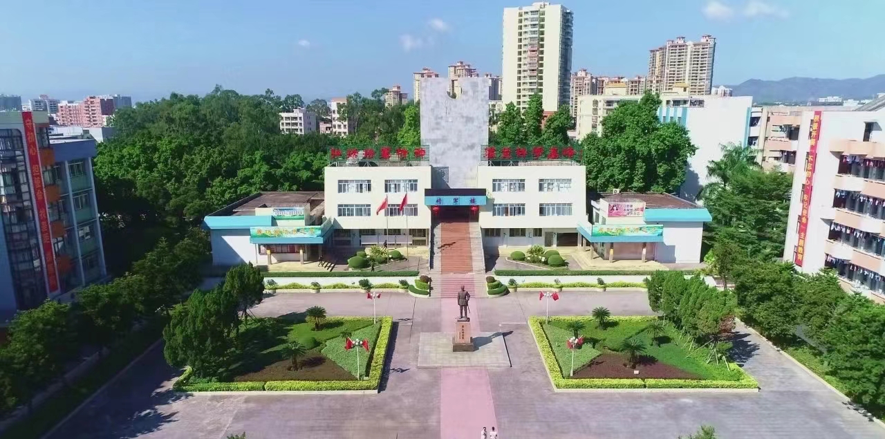 罗定市廷锴纪念中学