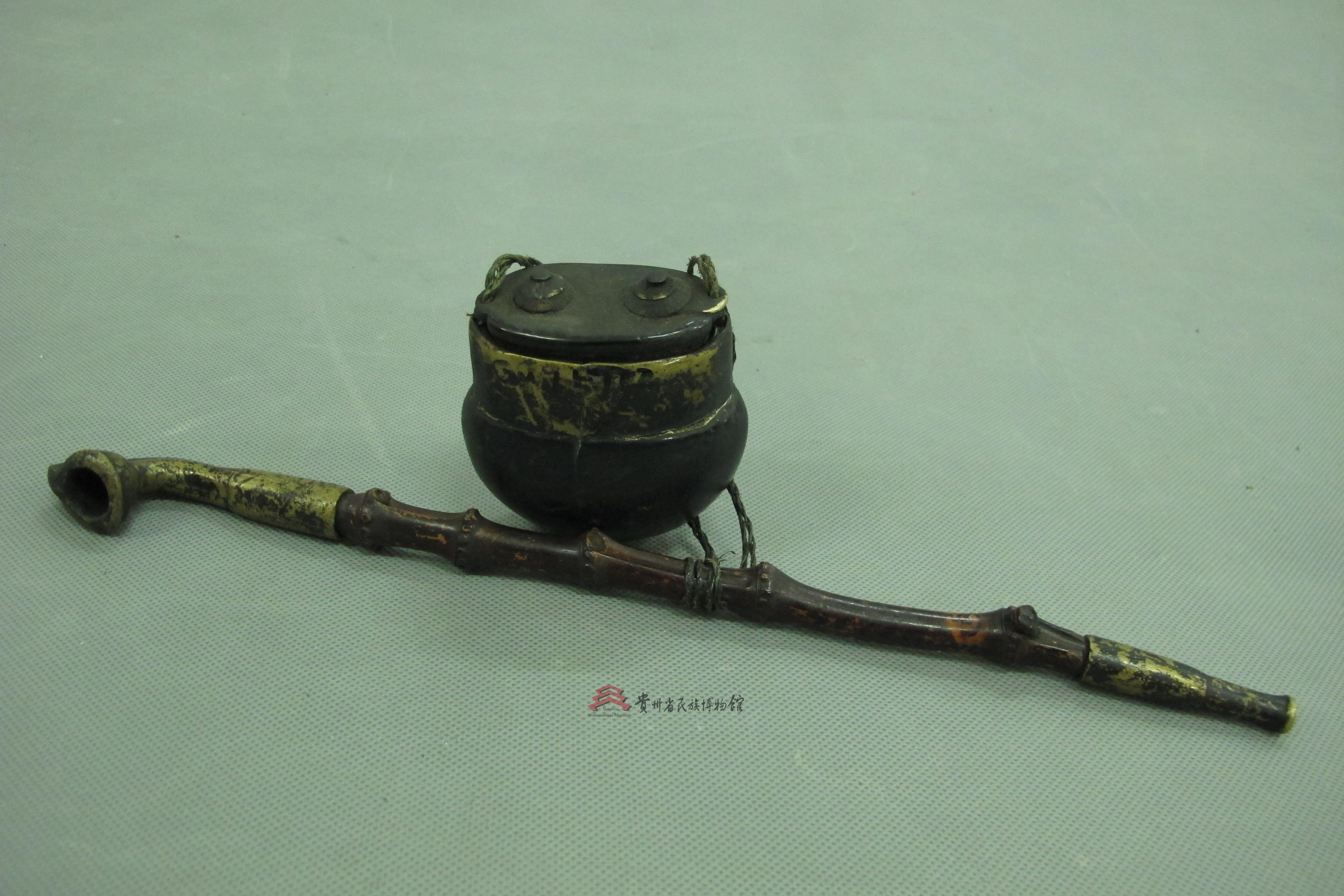 当代黎平苗族竹烟杆是一件由贵州省民族