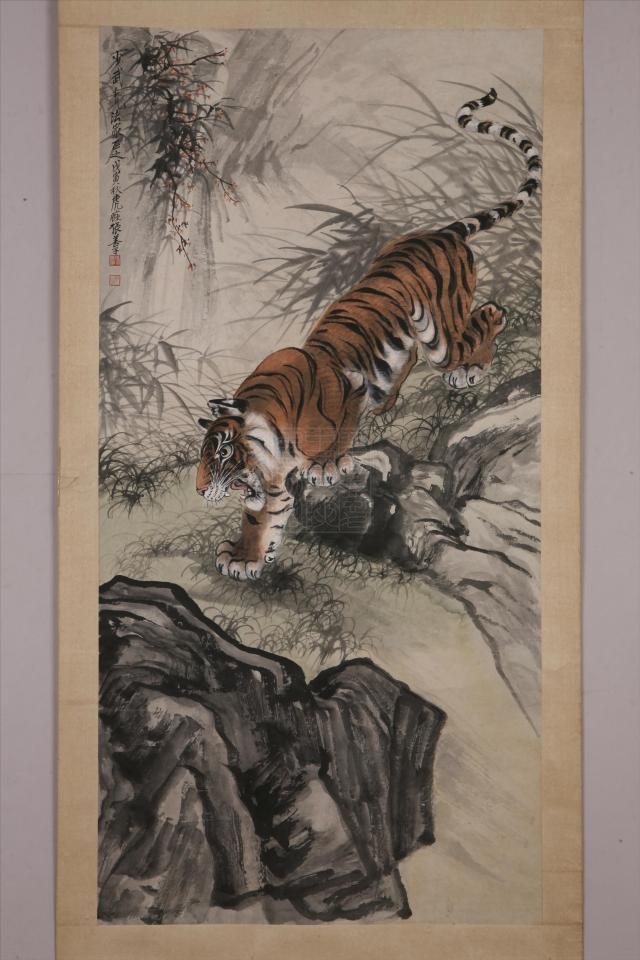 现代张善子猛虎图轴