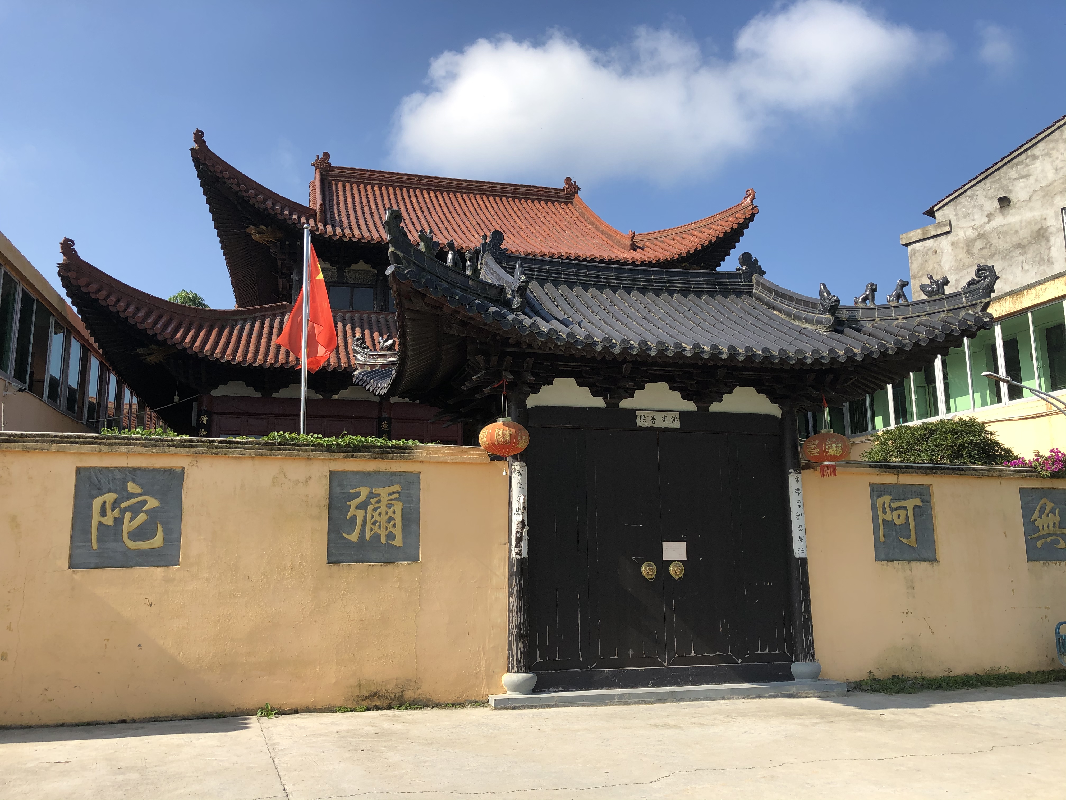  p>贞莲寺,始建于1942年,位于浙江省温州市文成县巨屿镇垟尾村,经过