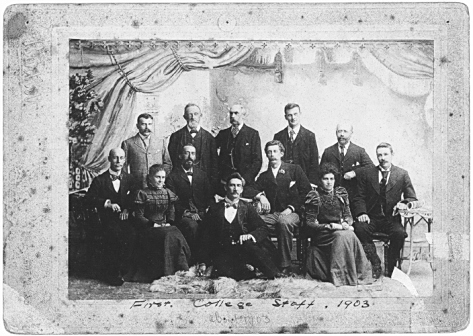1902年，奥克兰技术学校（ATS）首批技术班的教职员工