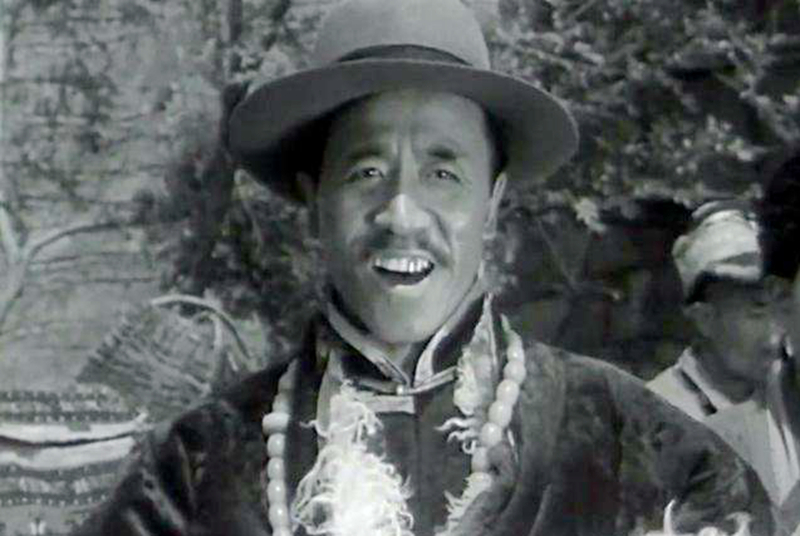 记得《小兵张嘎》保护嘎子的村长吗？《红孩子》饰黄静波，怀念他_百科TA说