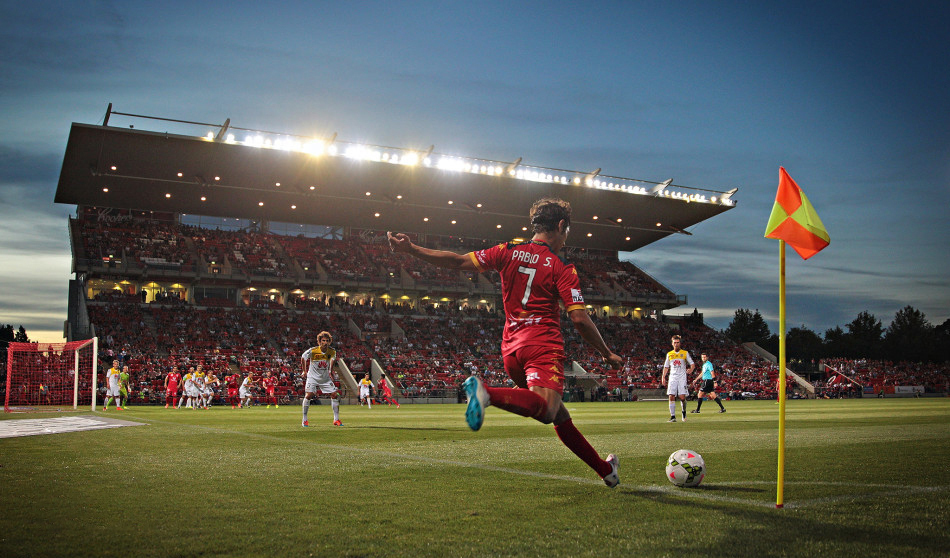  p data-id="go0p6659td">角球(英文名corner或corner kick)是足球