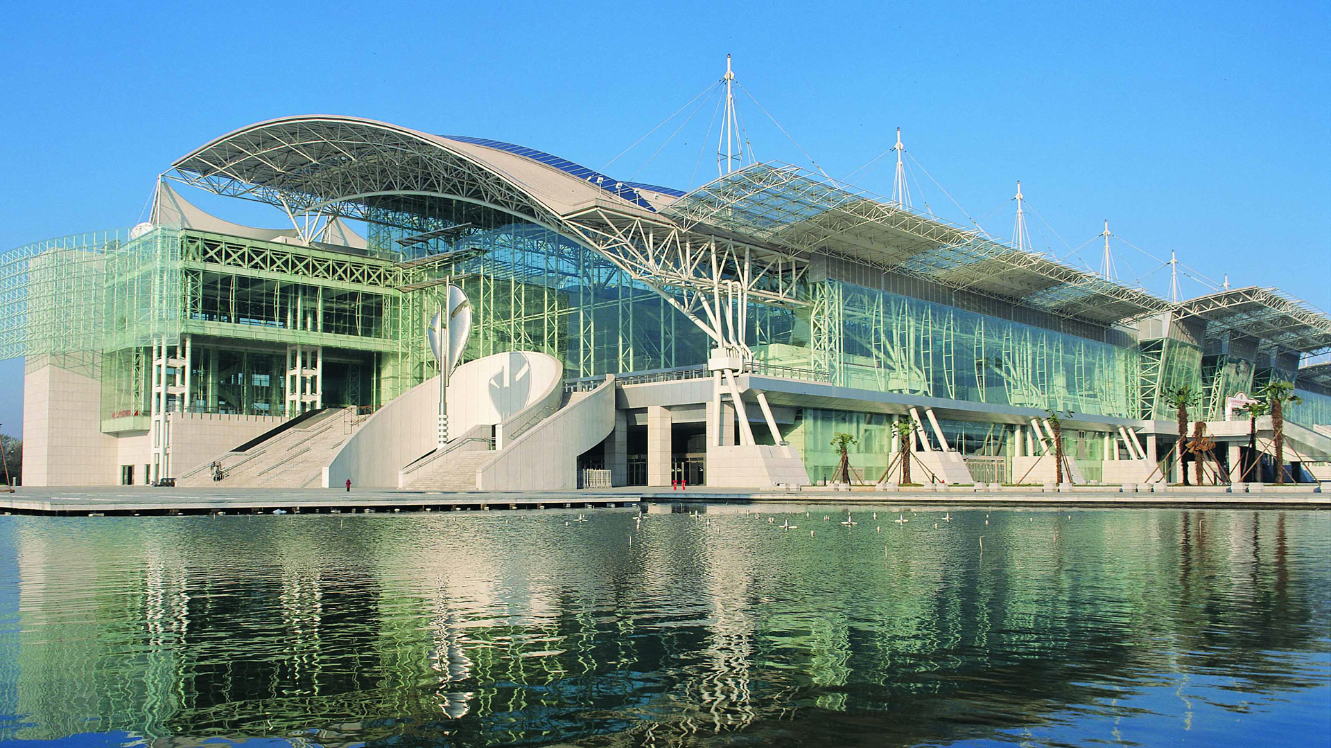  p>南京国际展览中心(以下简称国展中心),1998年由省市政府共同投资