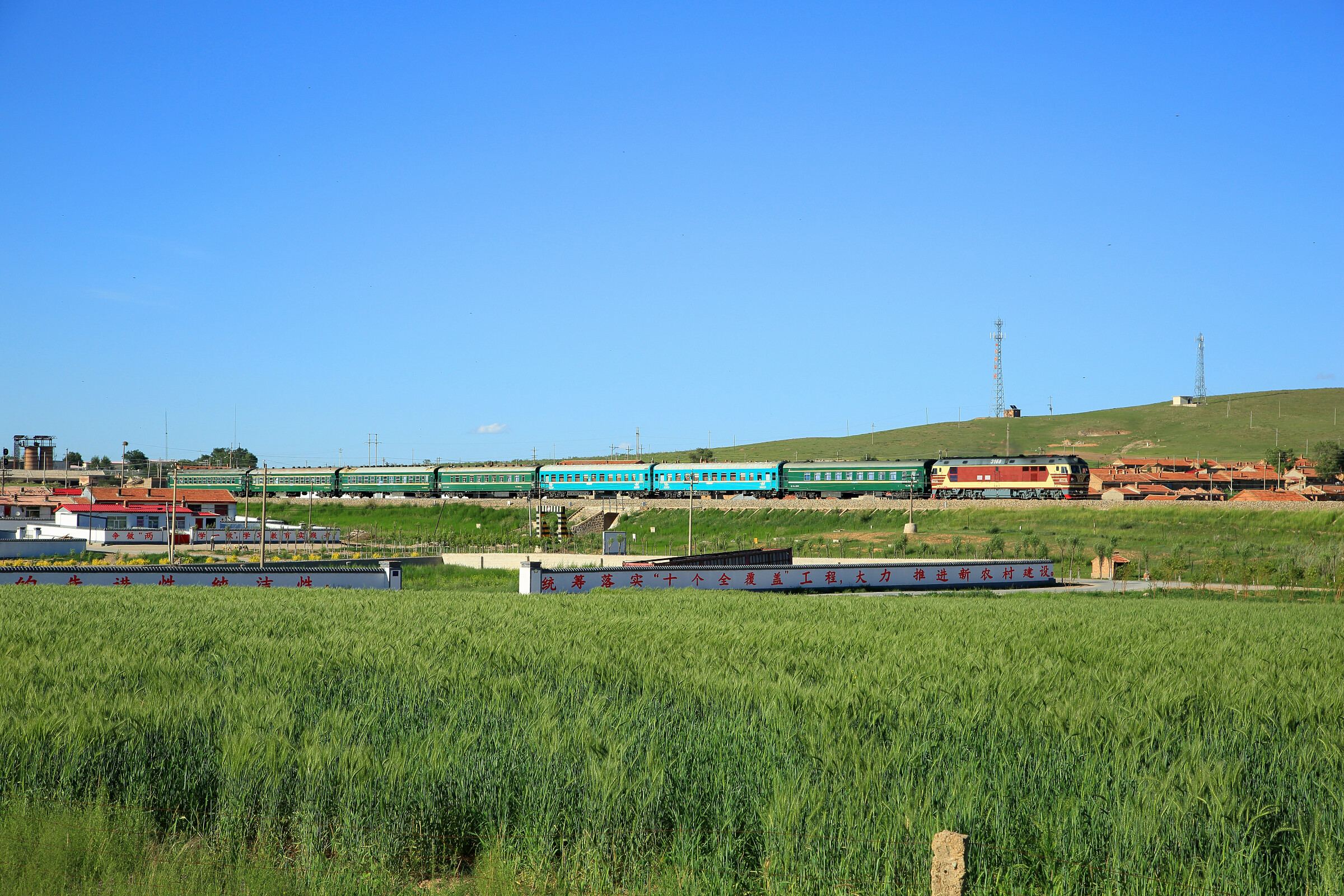 在中国境内称为 b>4652/4653,4654/4651次列车 /b>,是蒙古国铁路及 a