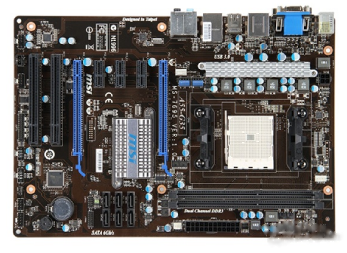  p>msi微星a55-g35,是台式机,主板芯片组是amd a55. /p>