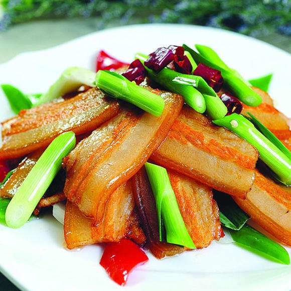  p>东北回锅肉是东北人民在传统经典川菜——回锅肉基础上结合东北