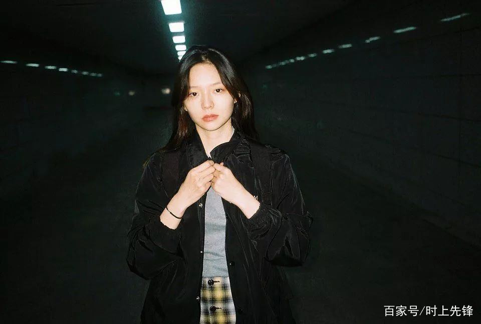 圆脸、单眼皮也能美得独特！韩国女星李絮，拥有让人眷恋的帅劲魅_百科TA说