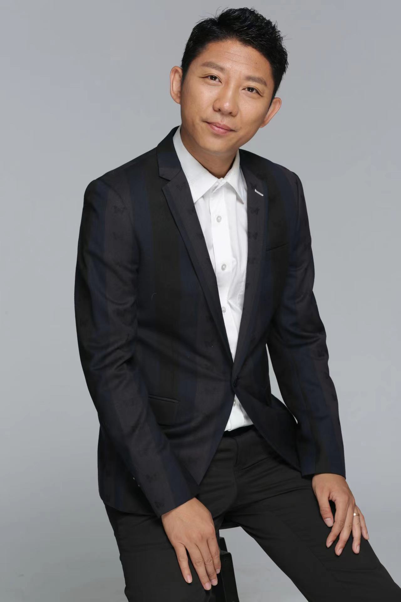  p data-id="gnb8o8jnkh">青年相声演员,北京人,嘻哈包袱铺总队长