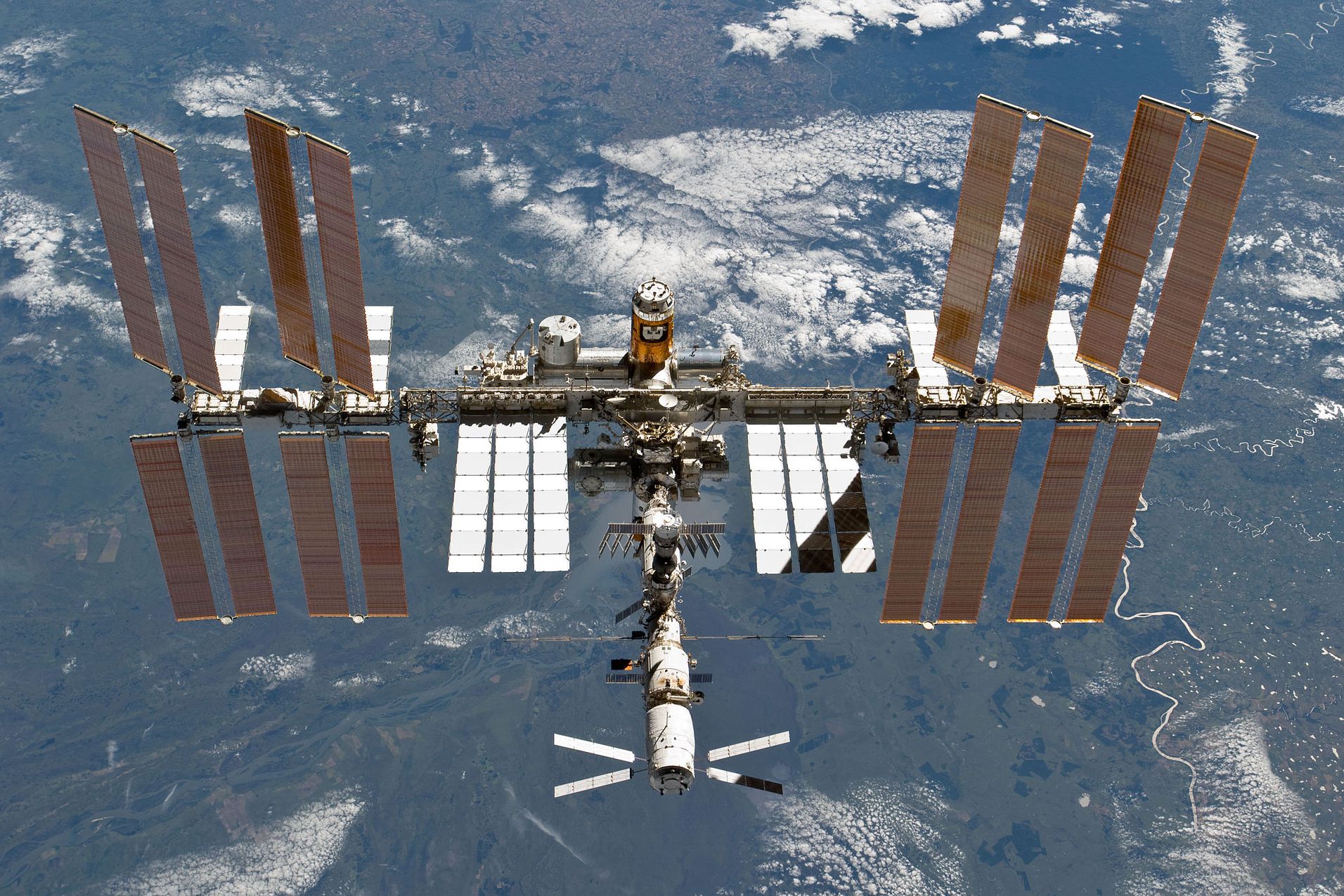  p>国际空间站(international space station),是目前在轨运行最大的