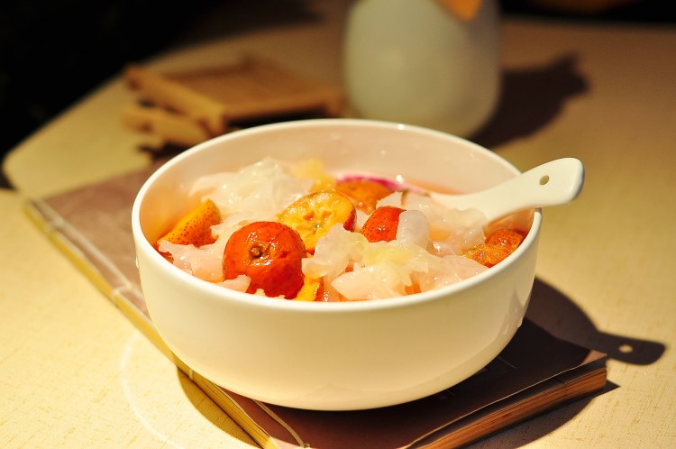  p>山楂拌银耳是以山楂罐头,水发银耳等为主要食材制作的美食. /p>