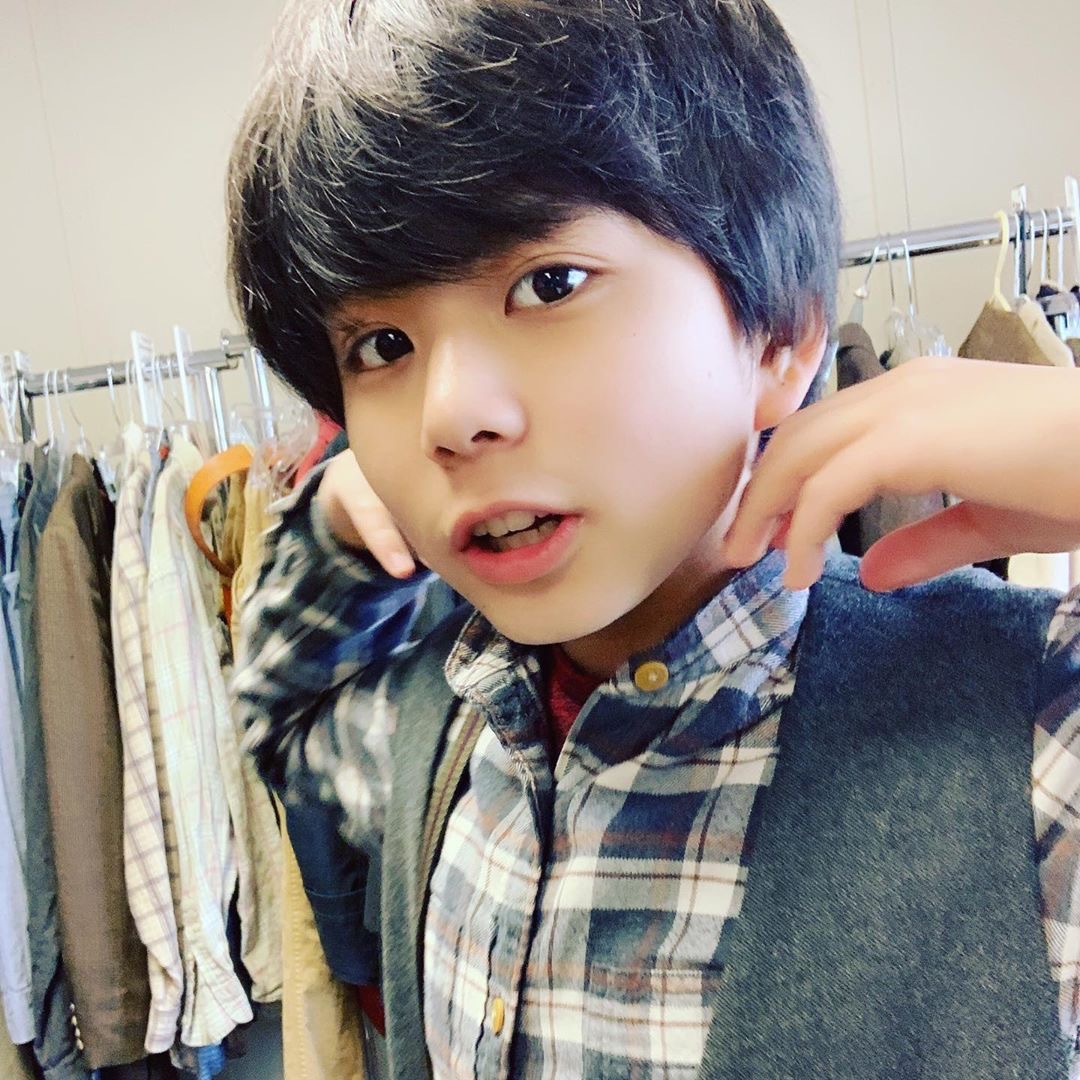  p>文梅森(mason),2007年3月21日出生,韩国童星,是个混血儿,妈妈是