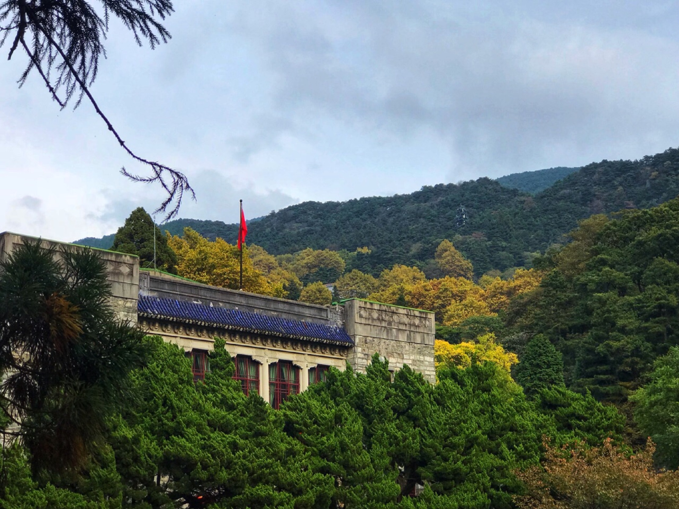  p data-id="gnx8ww1681">庐山会议旧址,位于江西省九江市庐山牯岭东