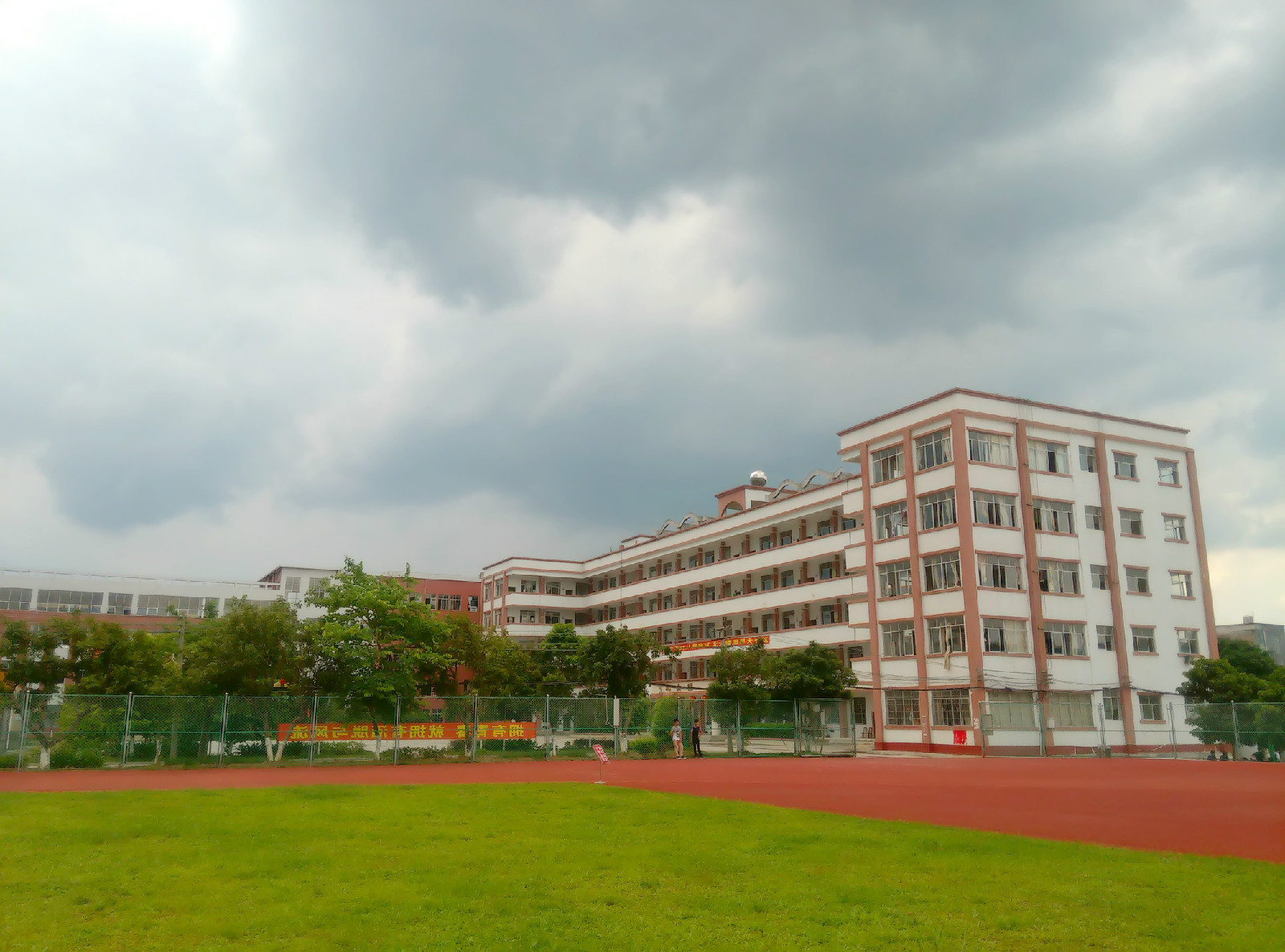 容县杨梅中学