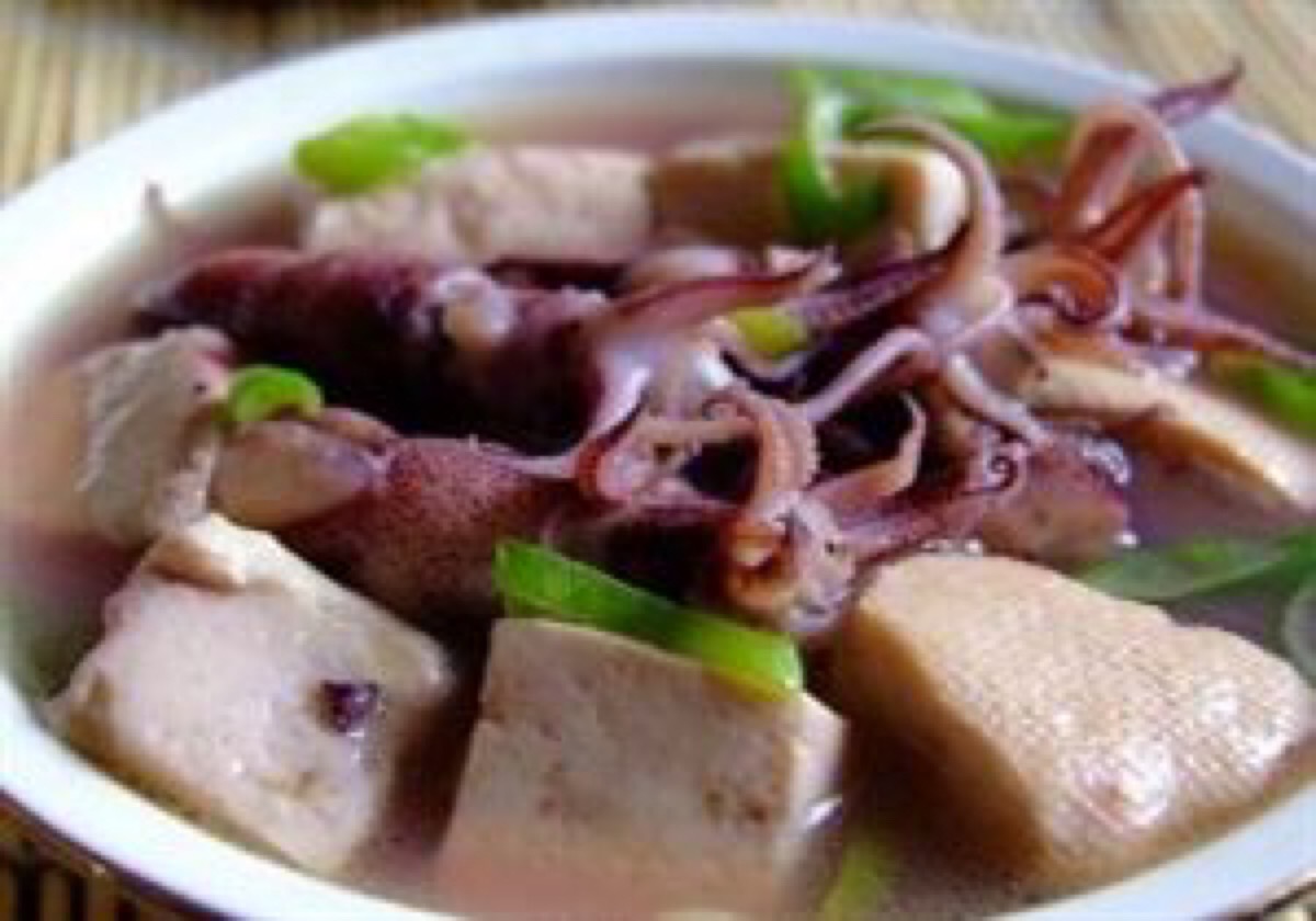墨鱼豆腐汤
