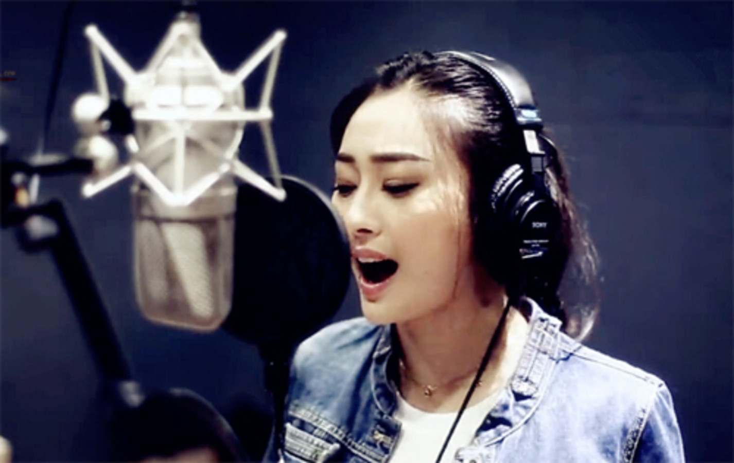 ="_blank" href="/item/新寻仙">新寻仙 /a>》的主题曲,由吴晶作词,任