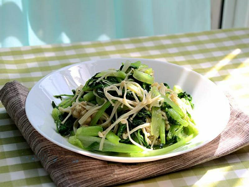金针菇炒青菜