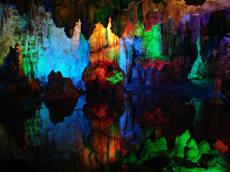 天鹅洞群风景区