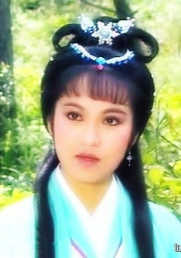  p>斑斑,原名黎小雯,出生于中国香港,中国香港女艺人.