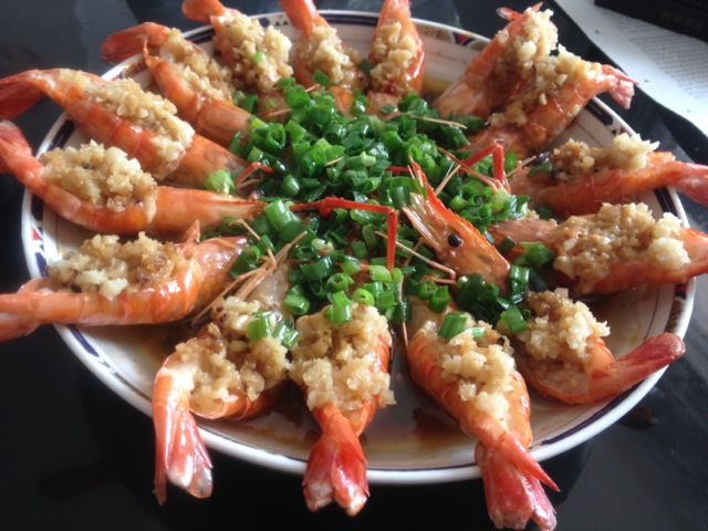  p data-id="gnax7j0bk1">蒜蓉蒸罗氏虾是一道