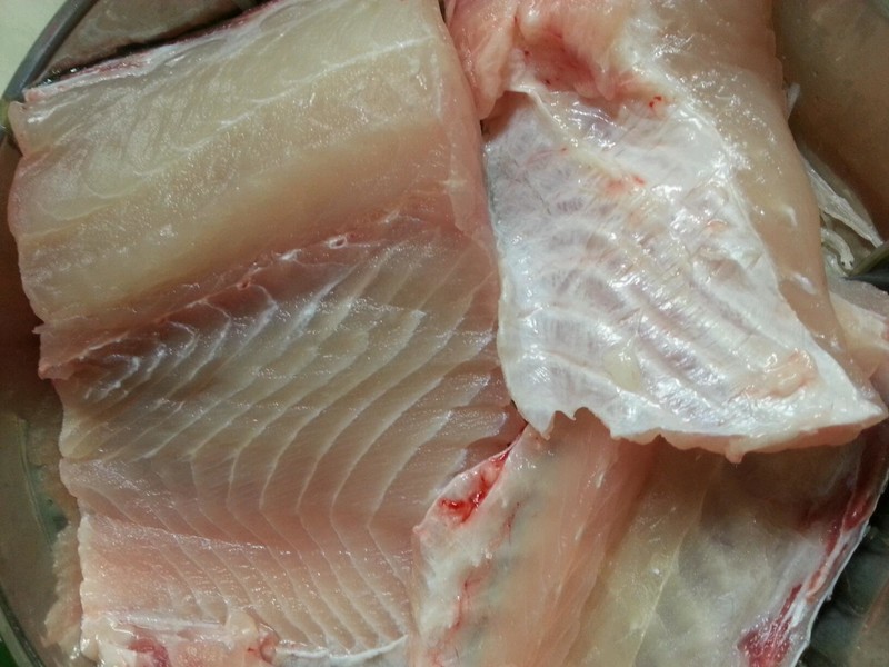  p>火腿蒸鱼是一道菜品,制作原料主要有大头鱼腩,银鱼仔,火腿等. /p>