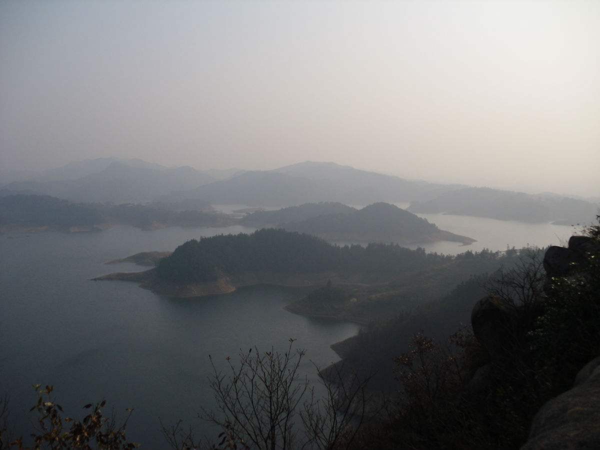 class="ref" data-ctrid="tvajssdu6slt">香山湖位于河南省信阳市新县
