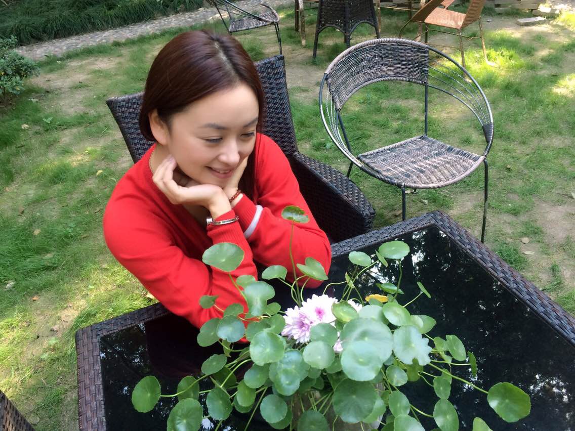  p data-id="gnx9z1n10t">徐英,女,出生于苏州姑苏区, a target="