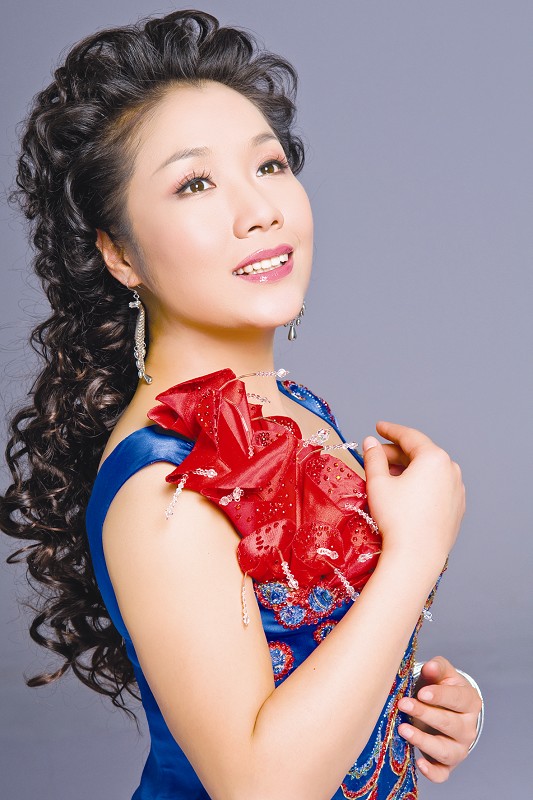 清江画廊土家妹