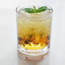  p>薄荷朱丽普(mint julep)是一款用波旁威士忌加糖,冰及薄荷等制成的