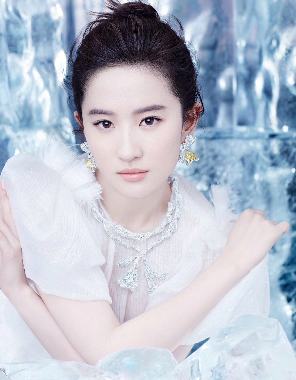  p>刘亦菲,1987年8月25日出生于湖北省武汉市,华语影视女演员,歌手