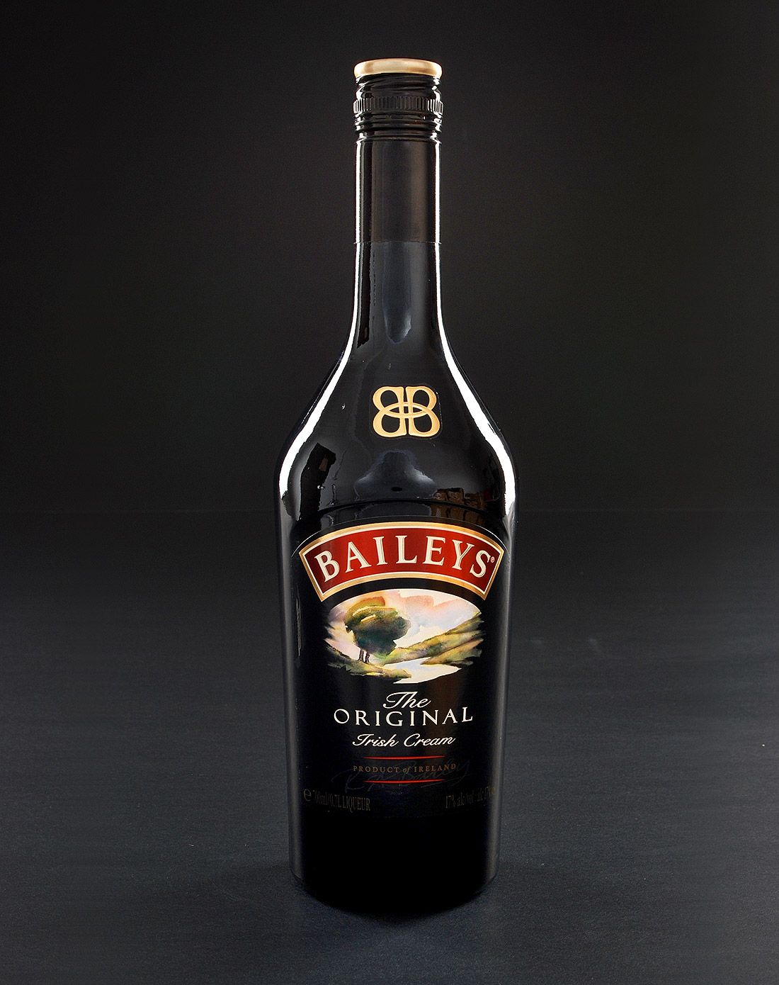  p>百利甜酒(英文名:baileys  )是一款洋酒,属于爱尔兰威士忌,该酒