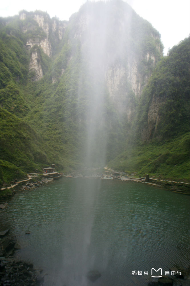  p data-id="go0jrys5qe">流沙瀑布位于 a target="_blank" href="